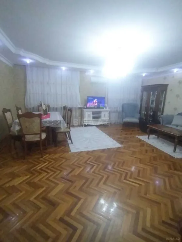 Satılır 4 otaqlı mənzil 110 m²