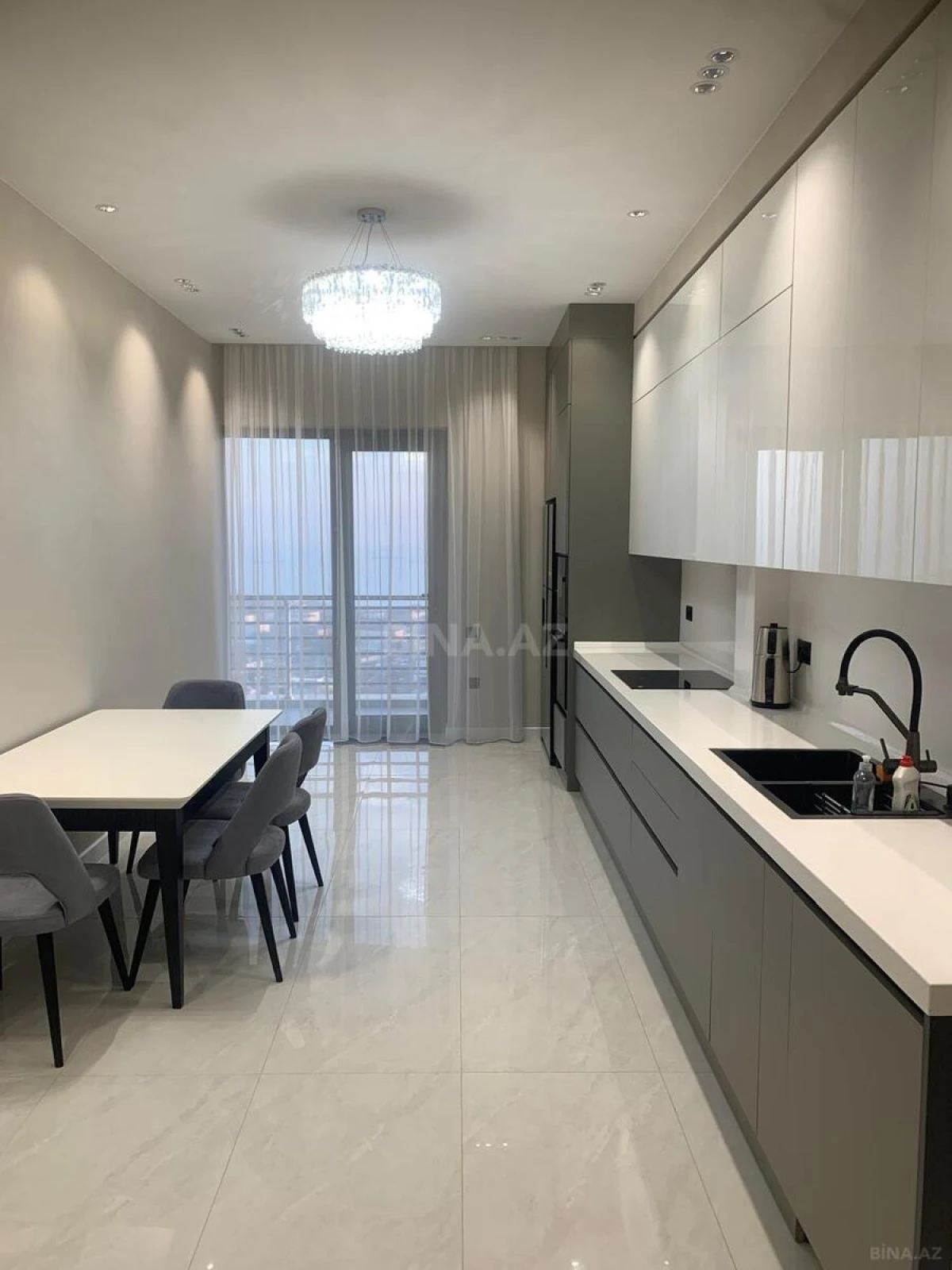 Kirayə verilir 3 otaqlı mənzil 157 m²