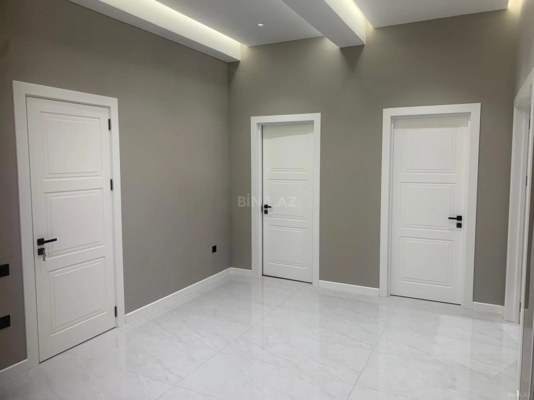Kirayə verilir 3 otaqlı mənzil 157 m²