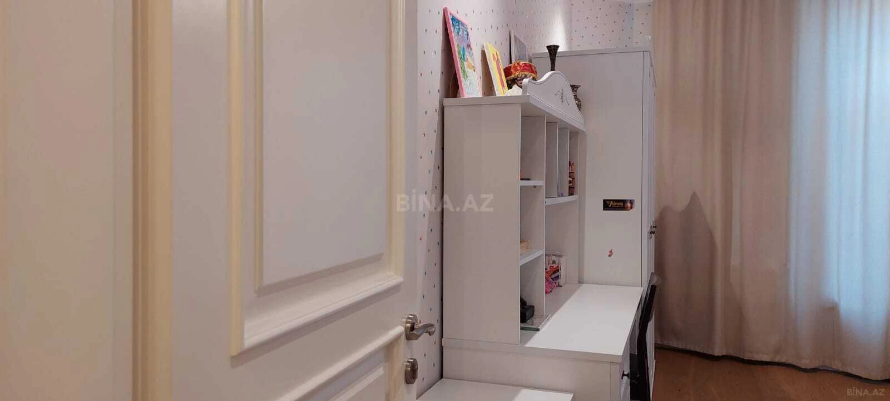 Satılır 3 otaqlı mənzil 170 m²