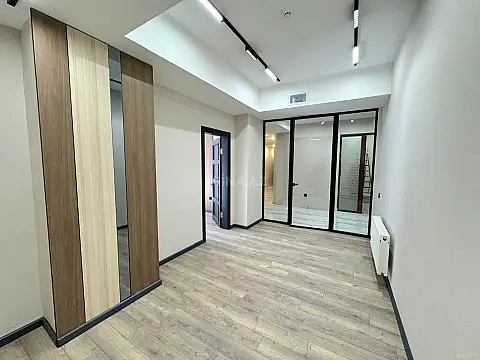 Satılır obyekt 330 m²