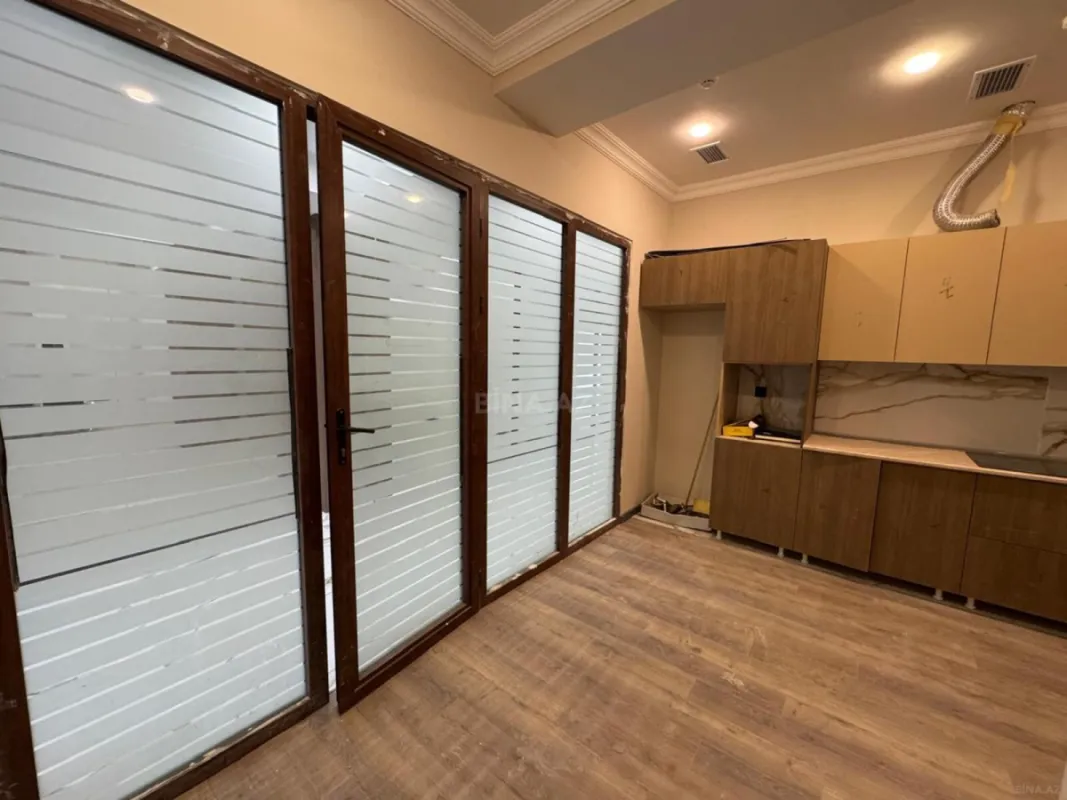 Satılır obyekt 330 m²