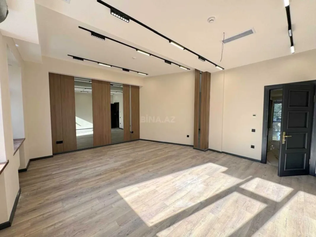 Satılır obyekt 330 m²