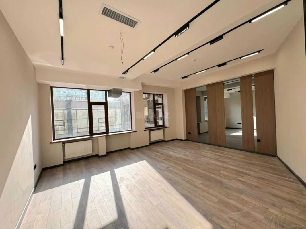 Satılır obyekt 330 m²