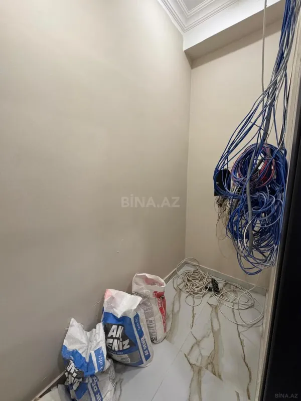 Satılır obyekt 330 m²