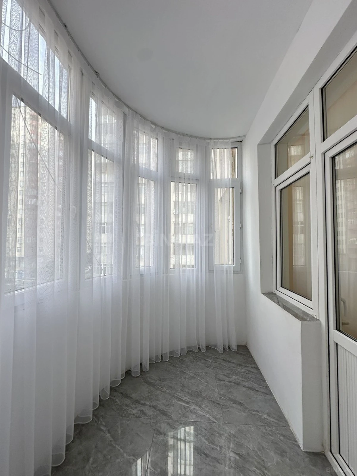 Satılır 3 otaqlı mənzil 105 m²