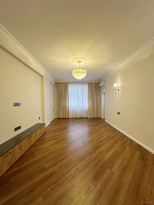 Satılır 3 otaqlı mənzil 105 m²