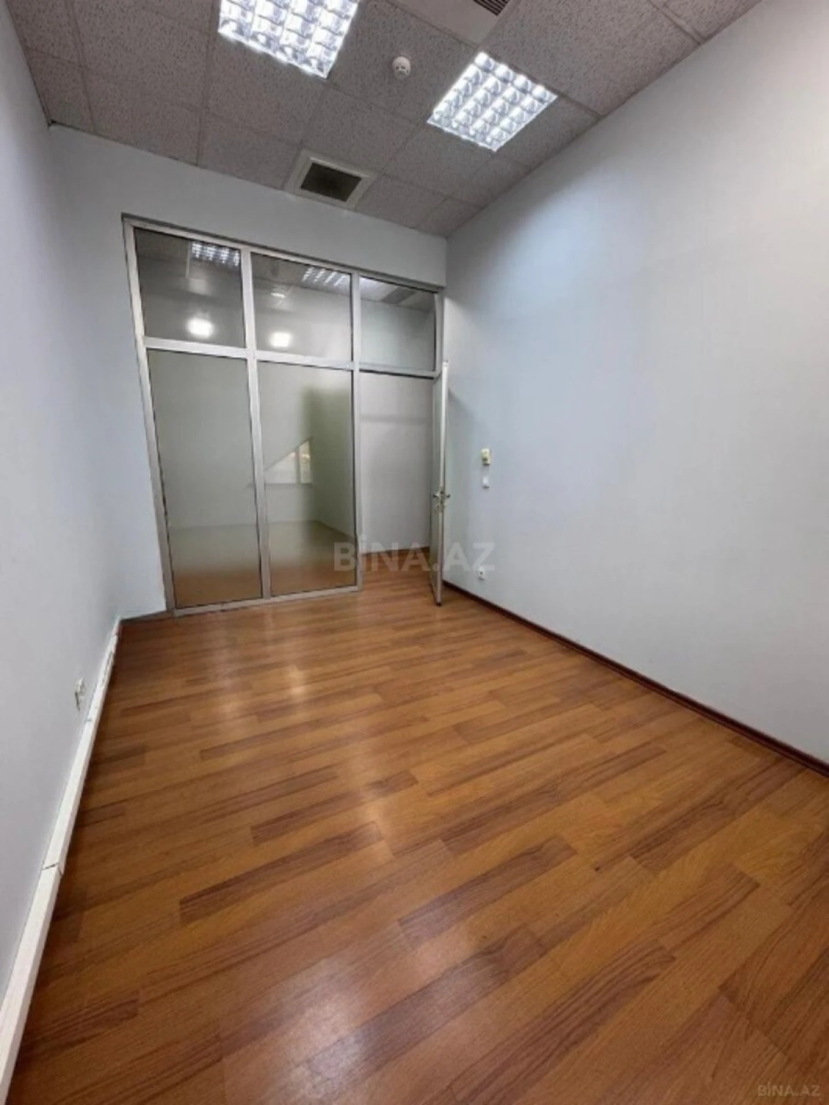 Kirayə verilir 3 otaqlı ofis 120 m²
