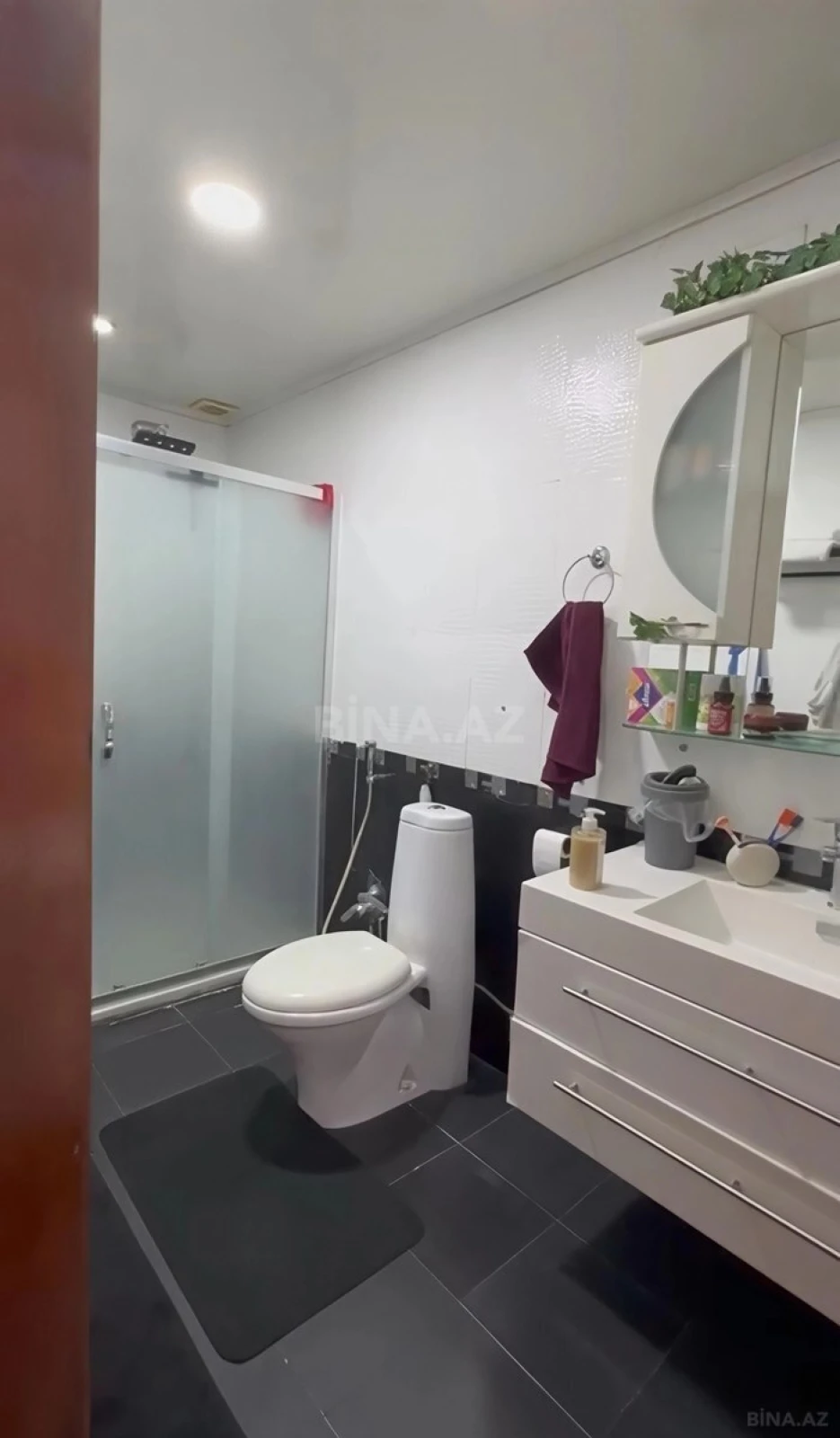 Satılır 4 otaqlı mənzil 160 m²