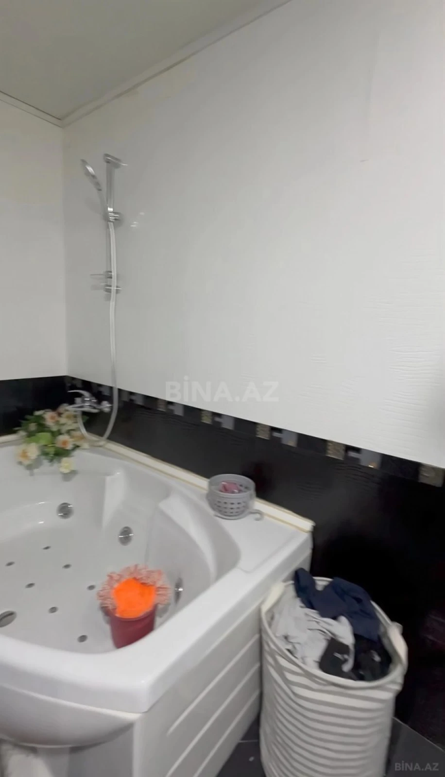 Satılır 4 otaqlı mənzil 160 m²