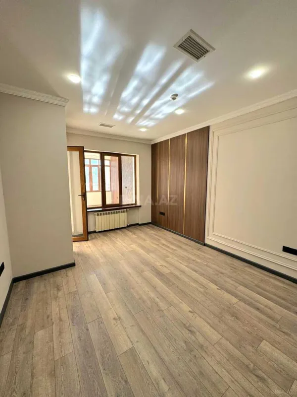 Satılır obyekt 550 m²