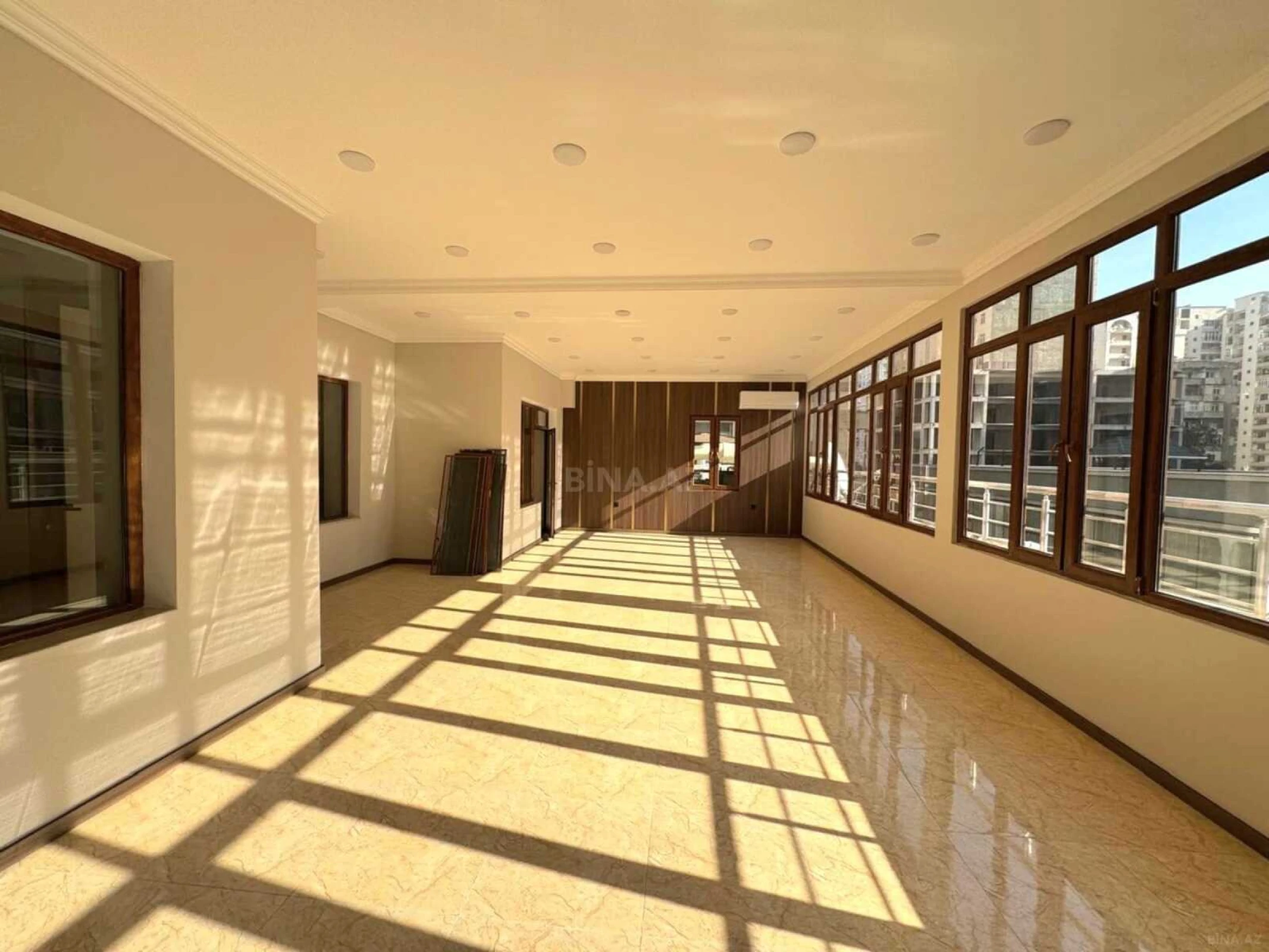 Satılır obyekt 550 m²