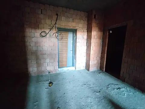 Satılır 2 otaqlı mənzil 71 m²
