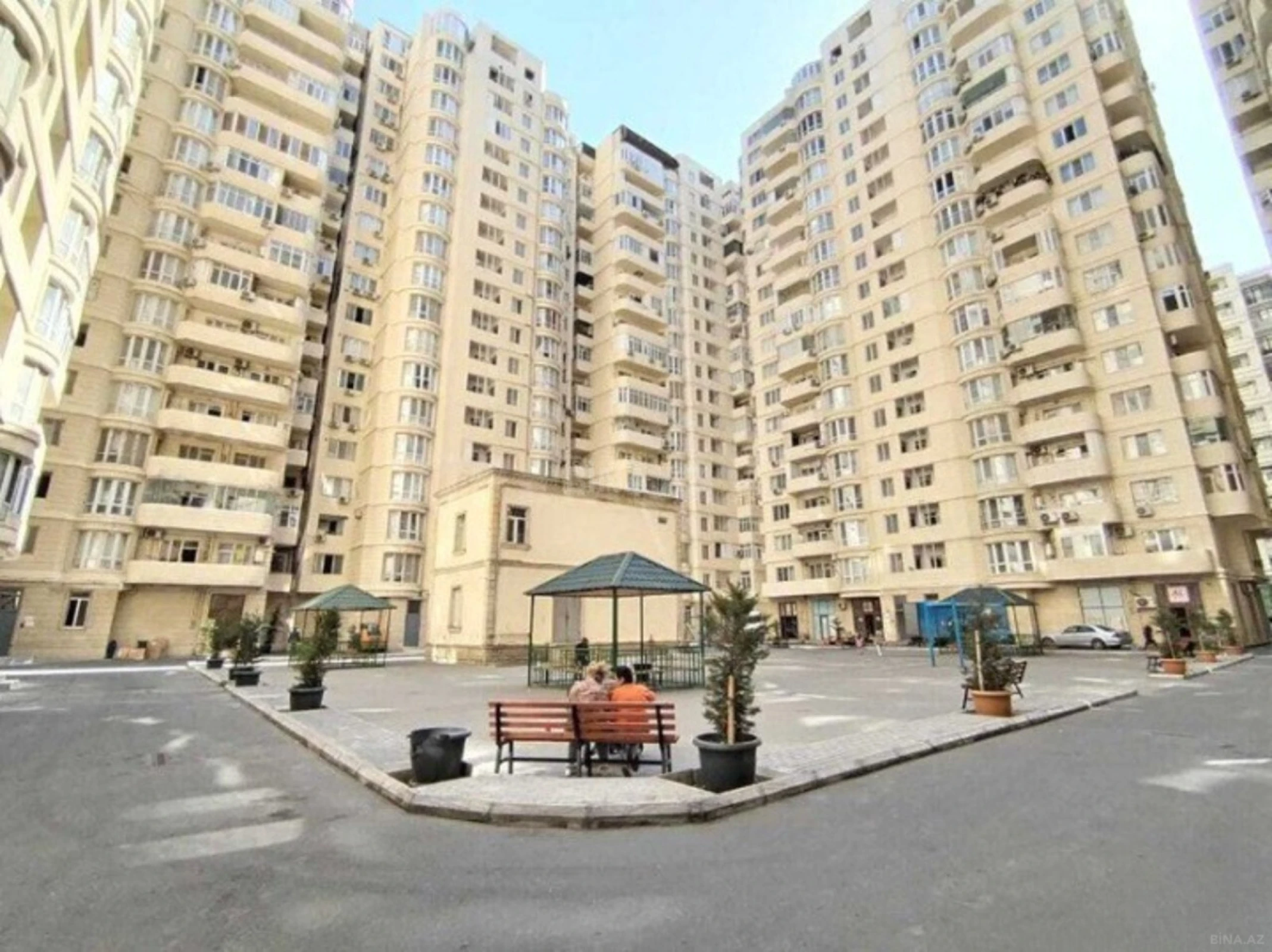 Satılır 2 otaqlı mənzil 70 m²