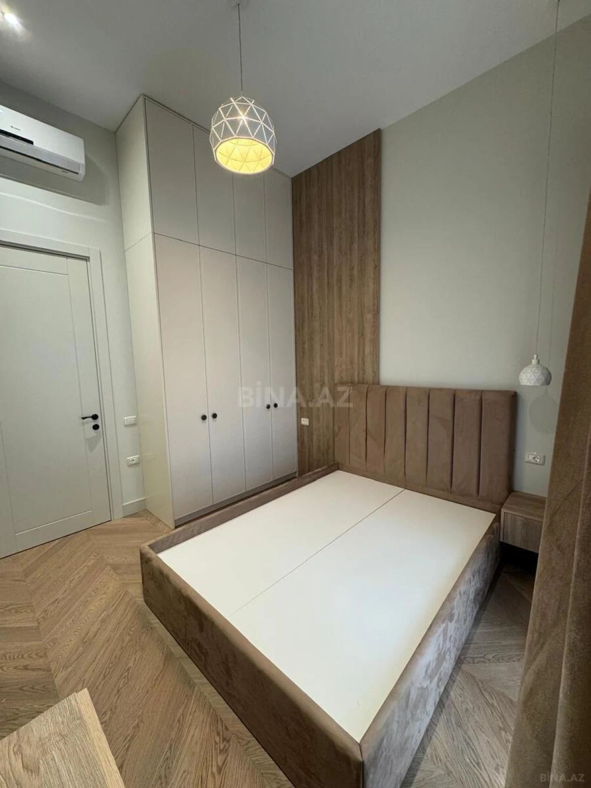 Kirayə verilir 4 otaqlı mənzil 150 m²