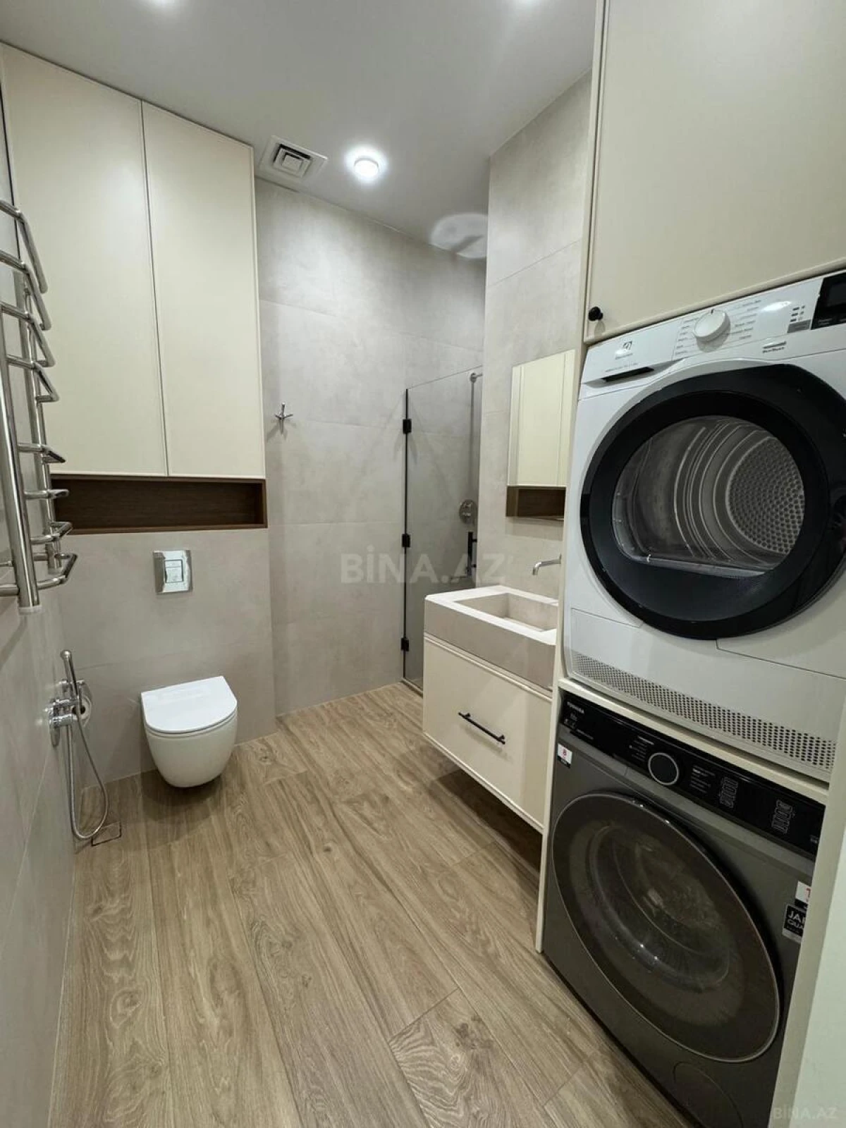 Kirayə verilir 4 otaqlı mənzil 150 m²