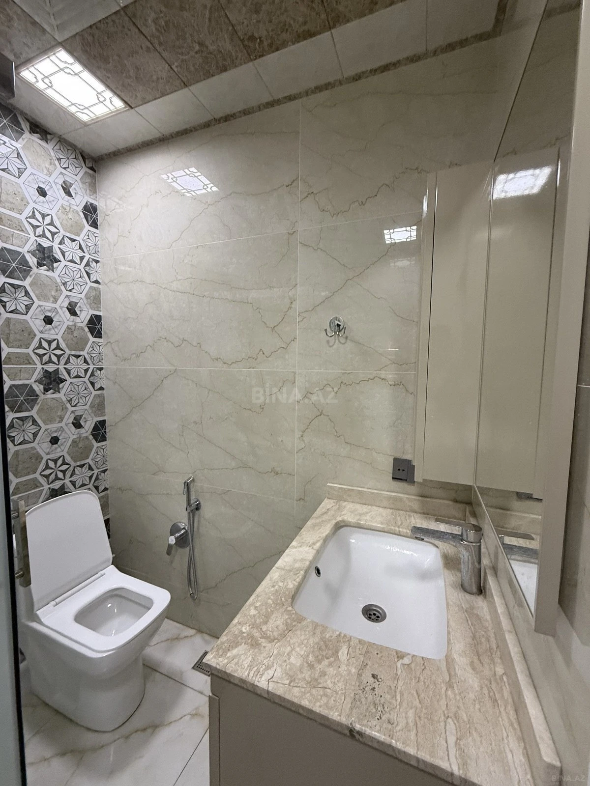 Kirayə verilir 2 otaqlı mənzil 60 m²