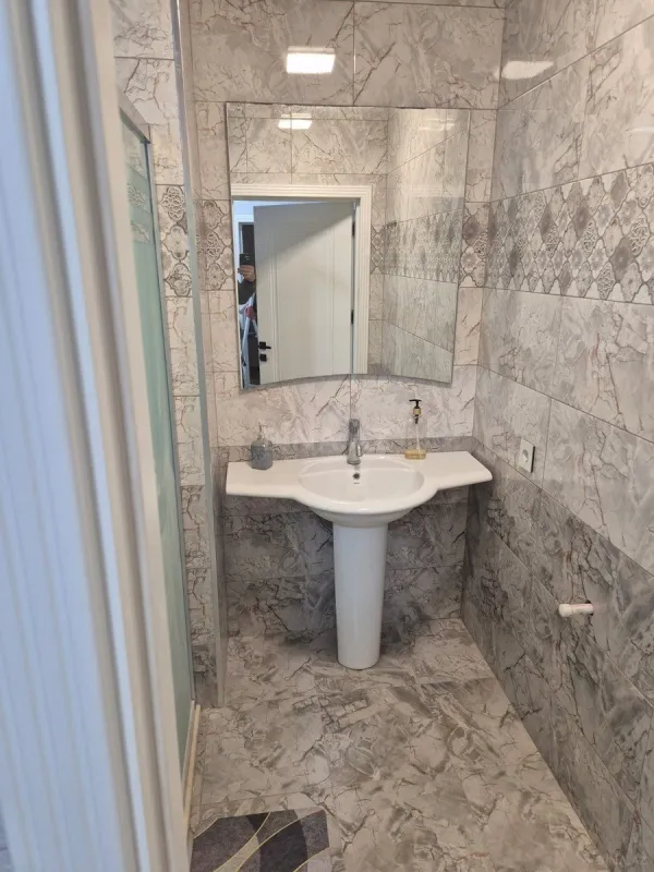 Kirayə verilir 2 otaqlı mənzil 67 m²