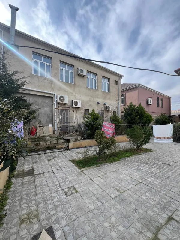 Satılır 14 otaqlı həyət evi 240 m²