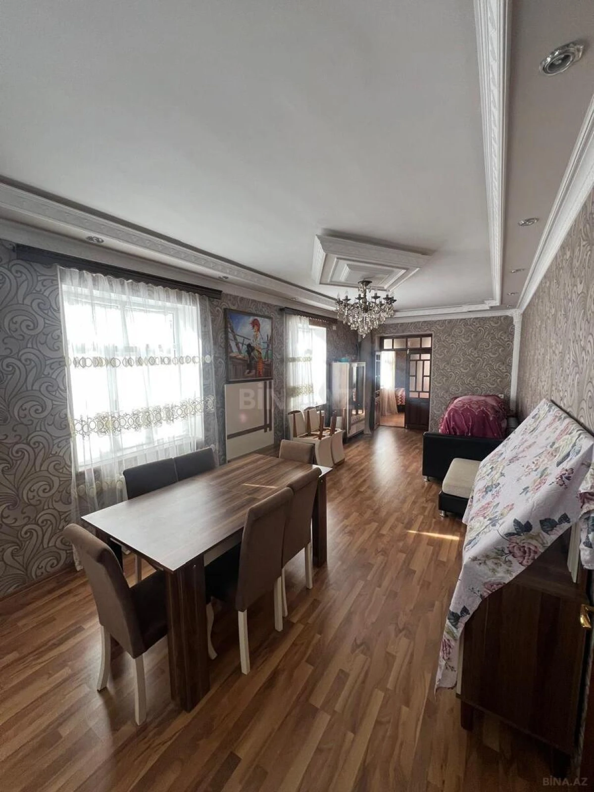 Satılır 14 otaqlı həyət evi 240 m²