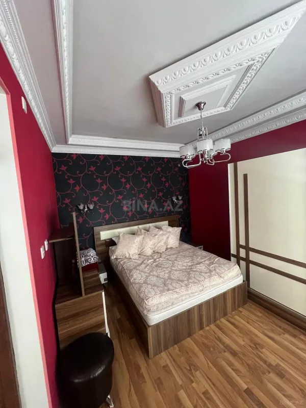 Satılır 14 otaqlı həyət evi 240 m²