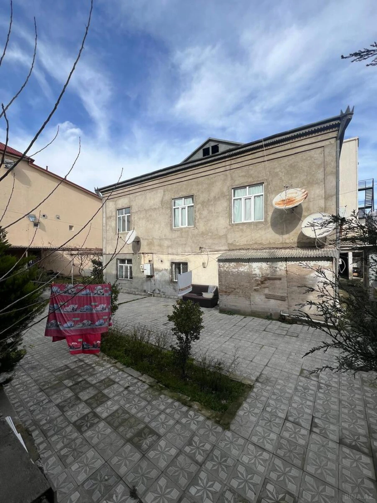 Satılır 14 otaqlı həyət evi 240 m²