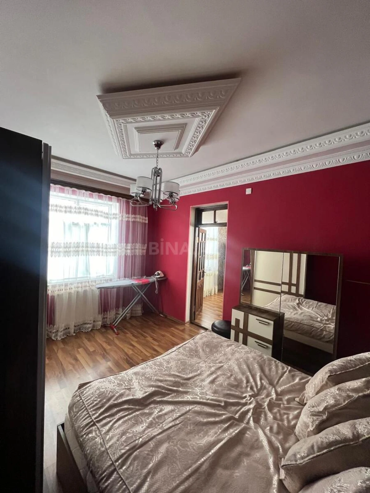 Satılır 14 otaqlı həyət evi 240 m²