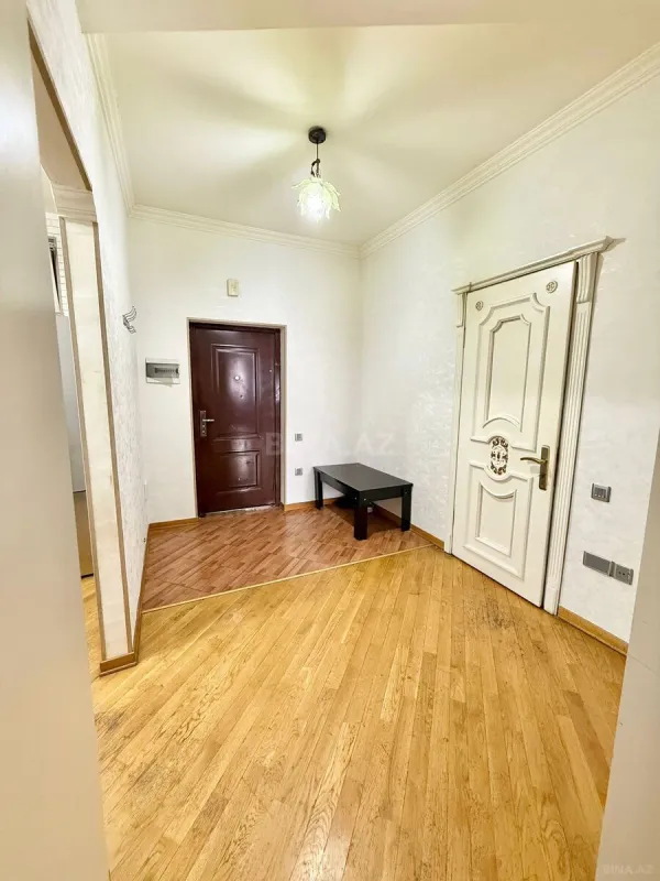 Kirayə verilir 2 otaqlı mənzil 75 m²