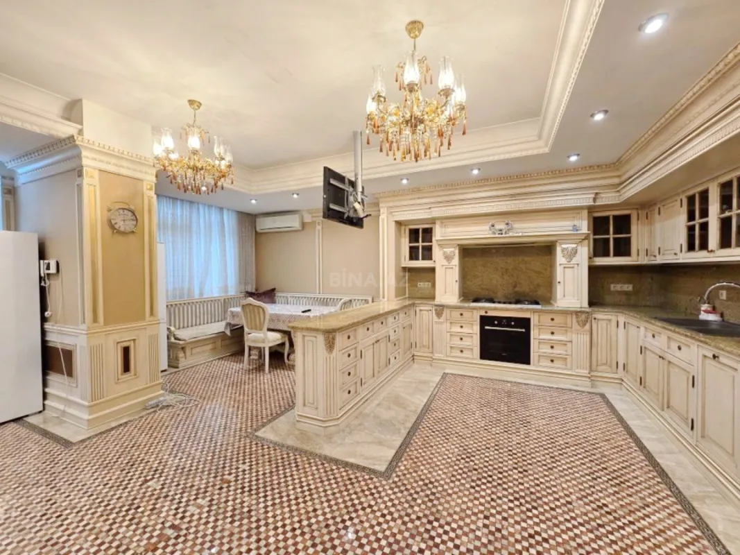 Kirayə verilir 6 otaqlı mənzil 400 m²