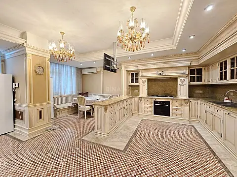 Kirayə verilir 6 otaqlı mənzil 400 m²