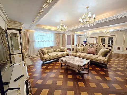 Kirayə verilir 6 otaqlı mənzil 400 m²