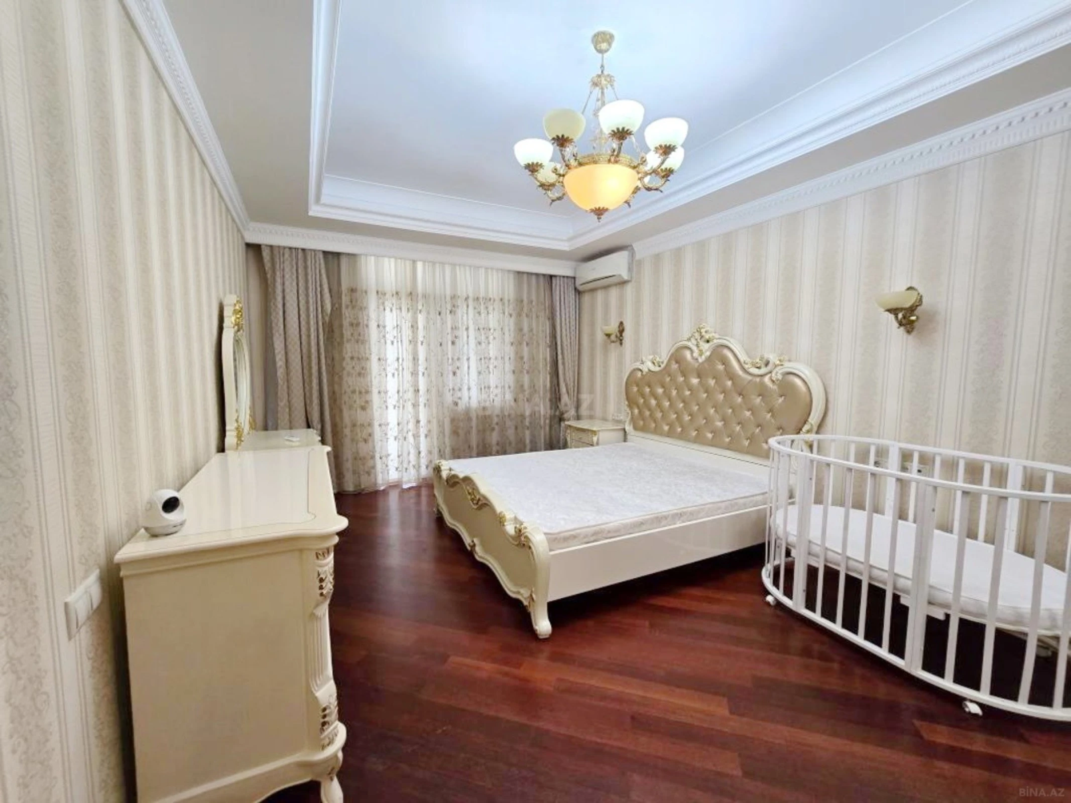Kirayə verilir 6 otaqlı mənzil 400 m²