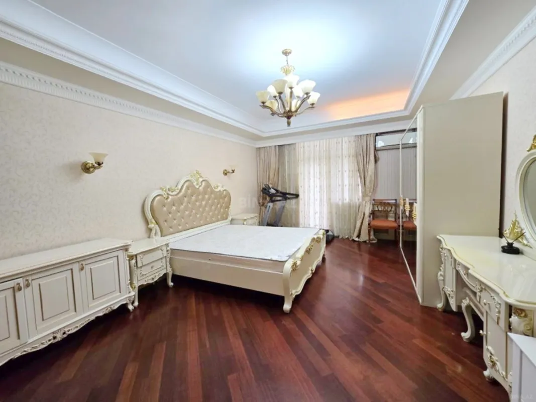 Kirayə verilir 6 otaqlı mənzil 400 m²