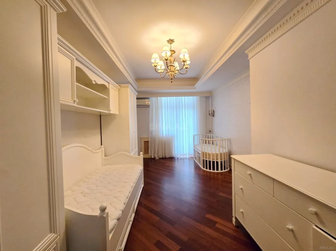 Kirayə verilir 6 otaqlı mənzil 400 m²