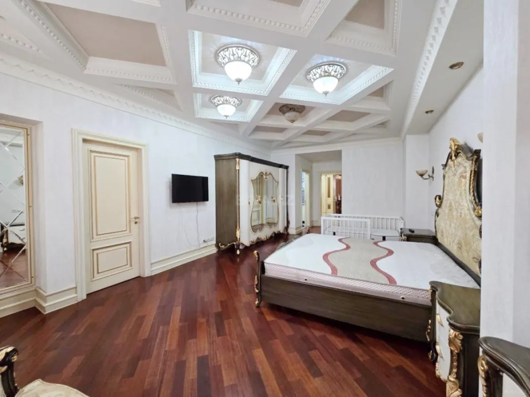 Kirayə verilir 6 otaqlı mənzil 400 m²