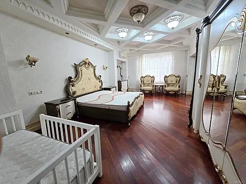 Kirayə verilir 6 otaqlı mənzil 400 m²