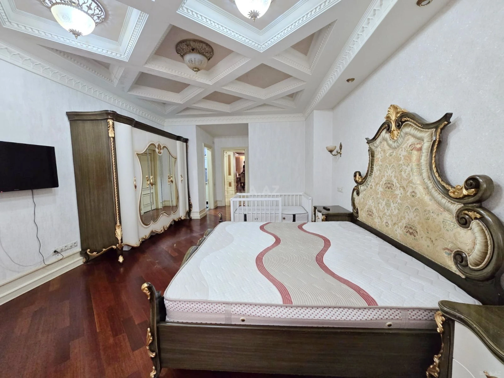 Kirayə verilir 6 otaqlı mənzil 400 m²