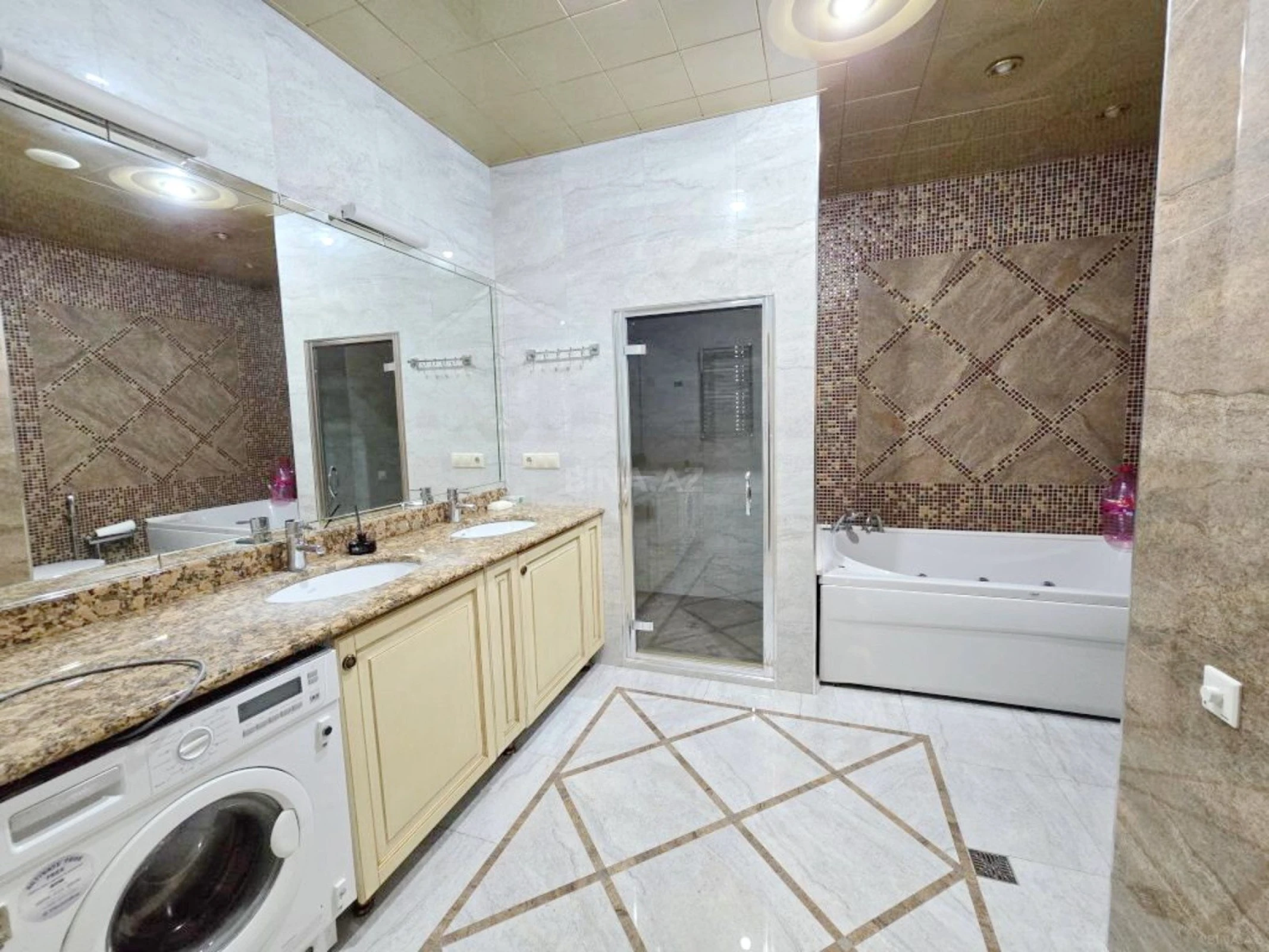 Kirayə verilir 6 otaqlı mənzil 400 m²