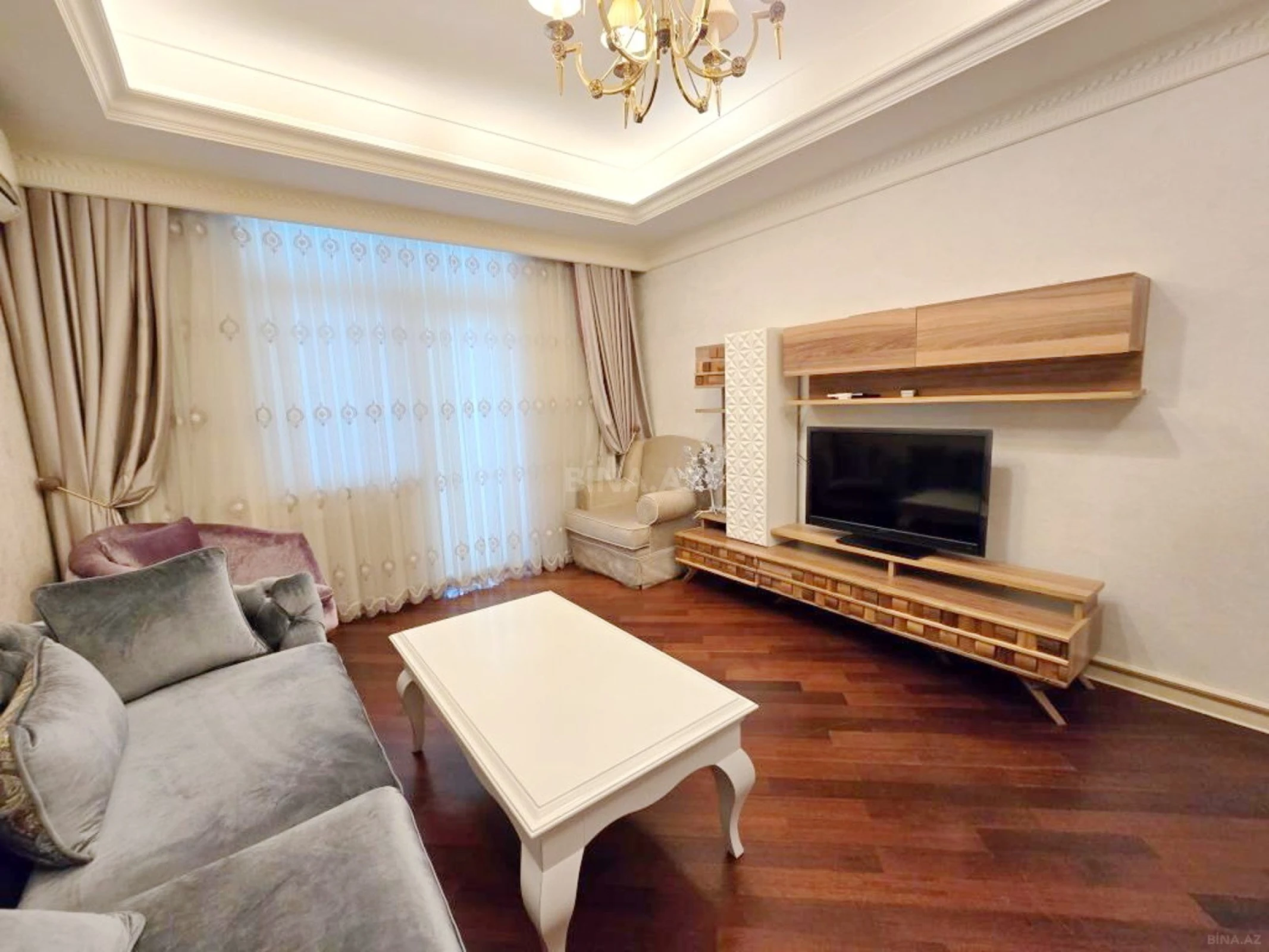 Kirayə verilir 6 otaqlı mənzil 400 m²