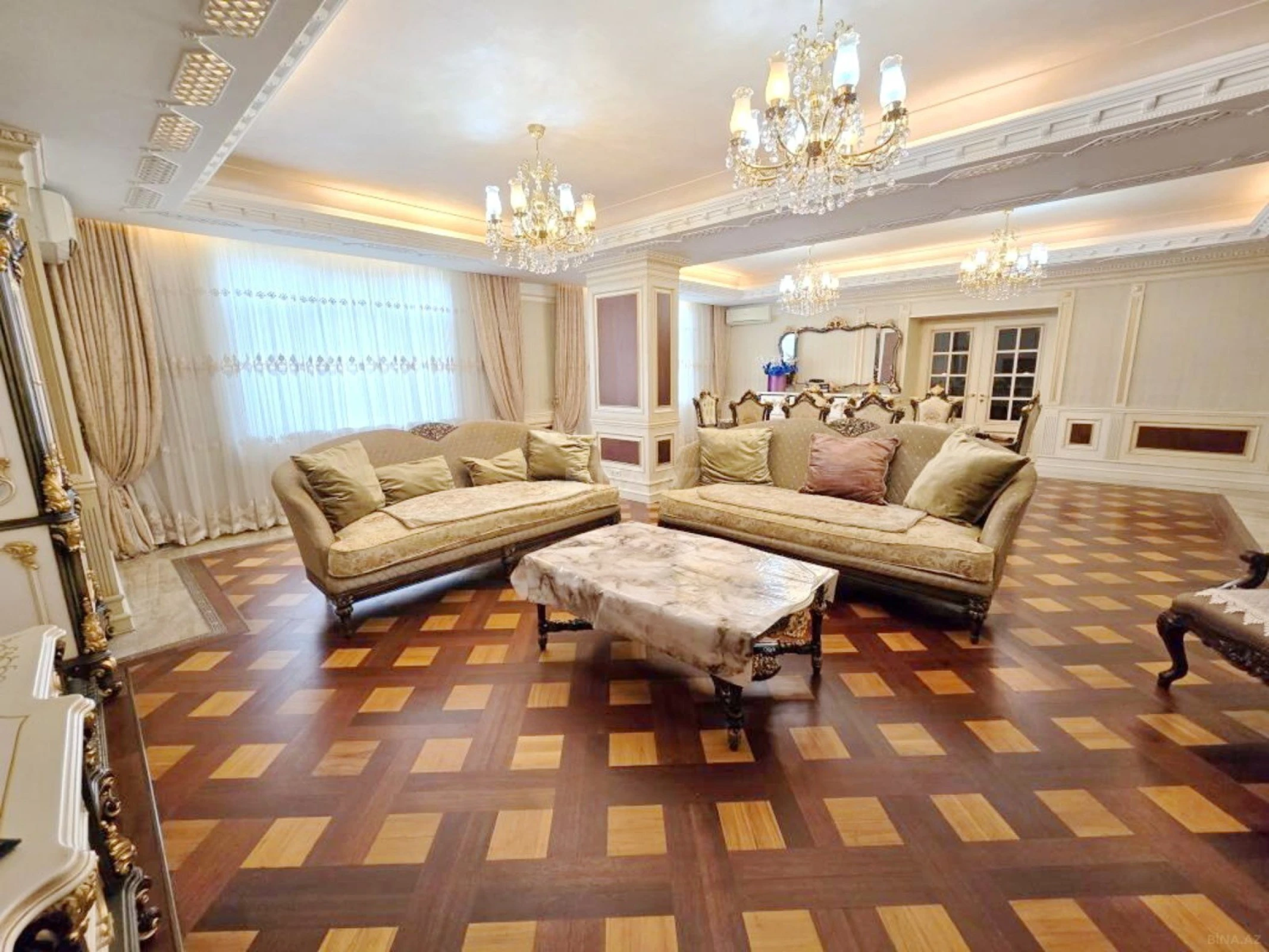 Kirayə verilir 6 otaqlı mənzil 400 m²