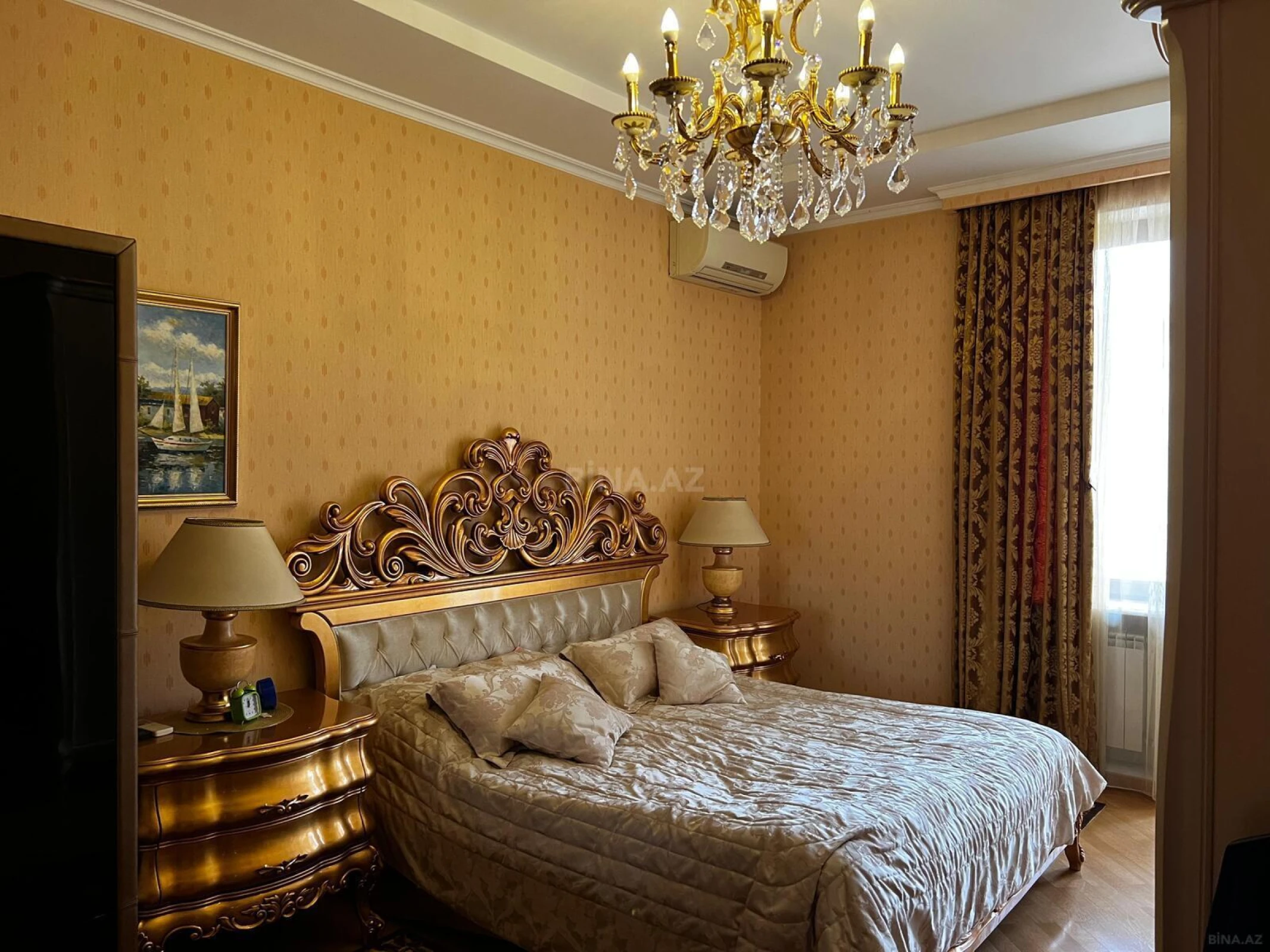 Satılır 4 otaqlı mənzil 224 m²