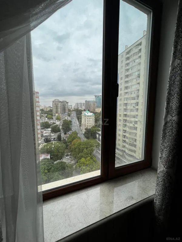 Satılır 4 otaqlı mənzil 224 m²