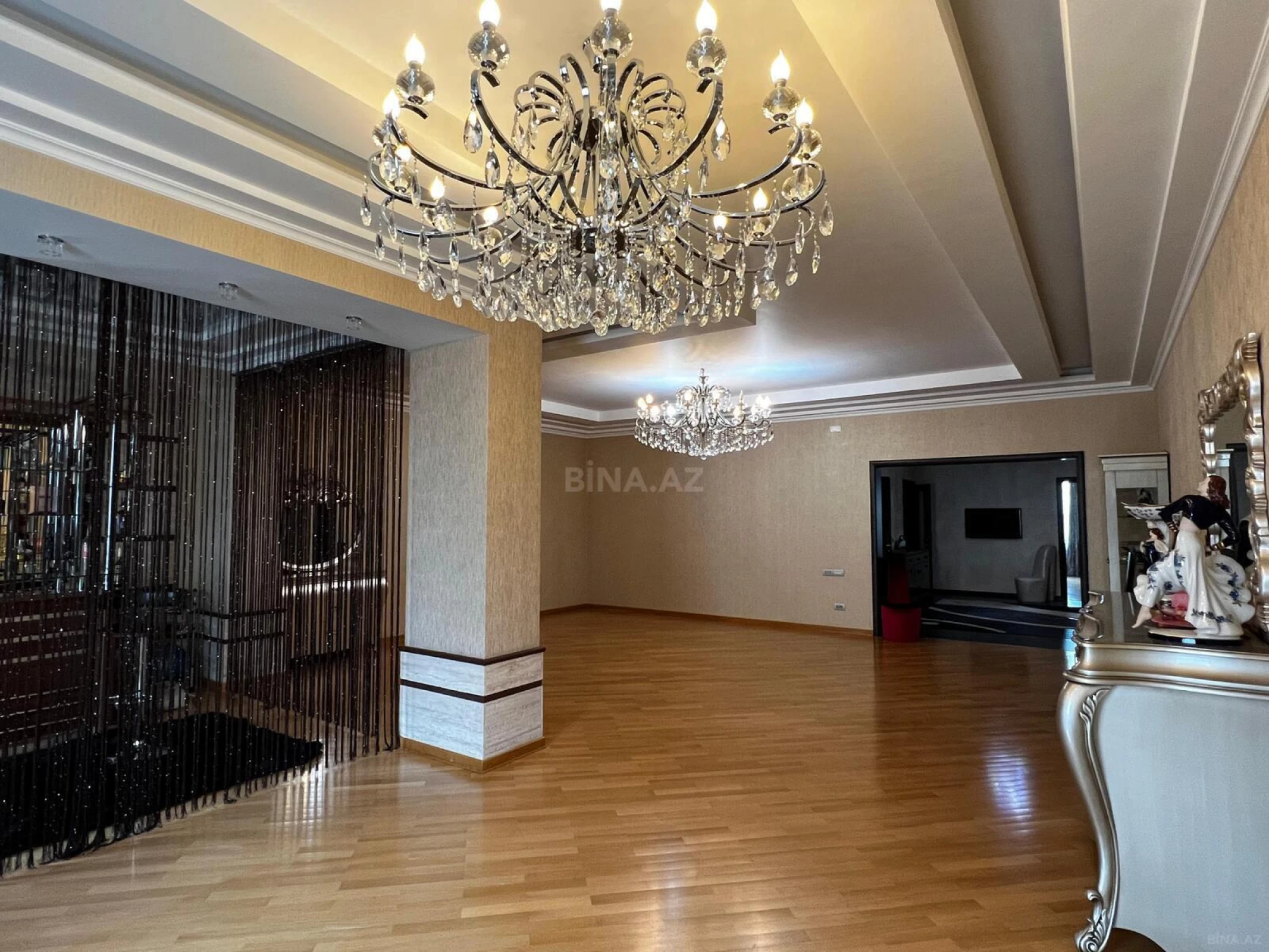 Satılır 4 otaqlı mənzil 224 m²
