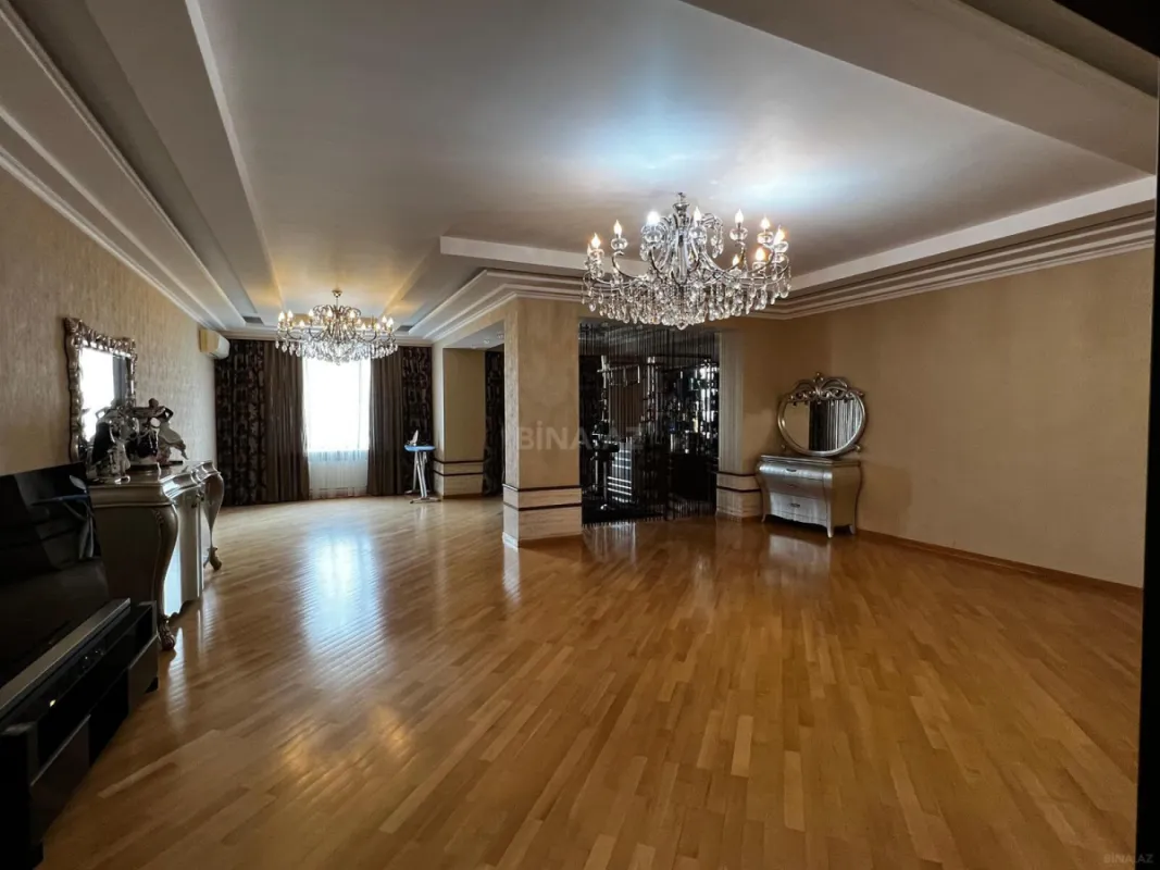 Satılır 4 otaqlı mənzil 224 m²