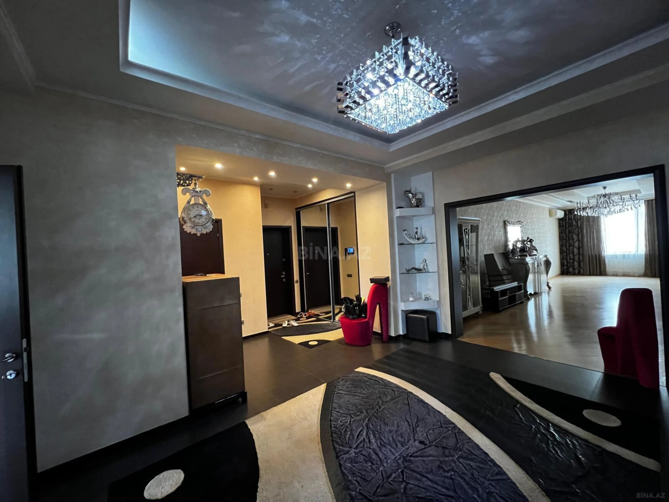 Satılır 4 otaqlı mənzil 224 m²