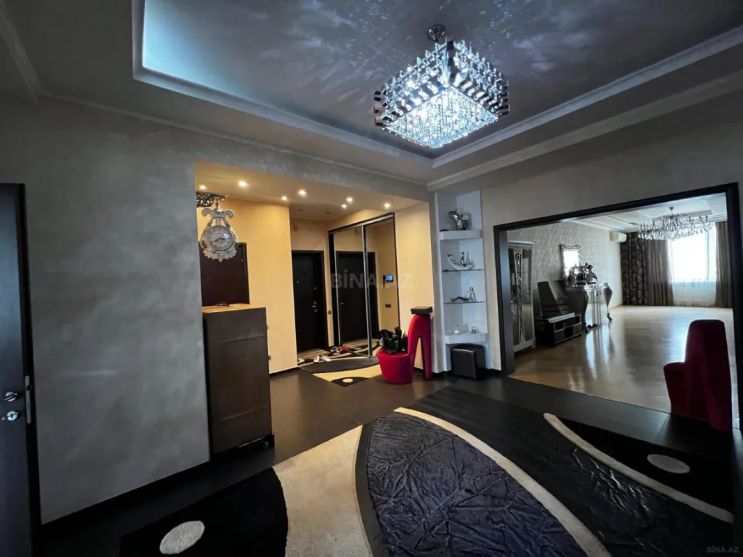 Satılır 4 otaqlı mənzil 224 m²