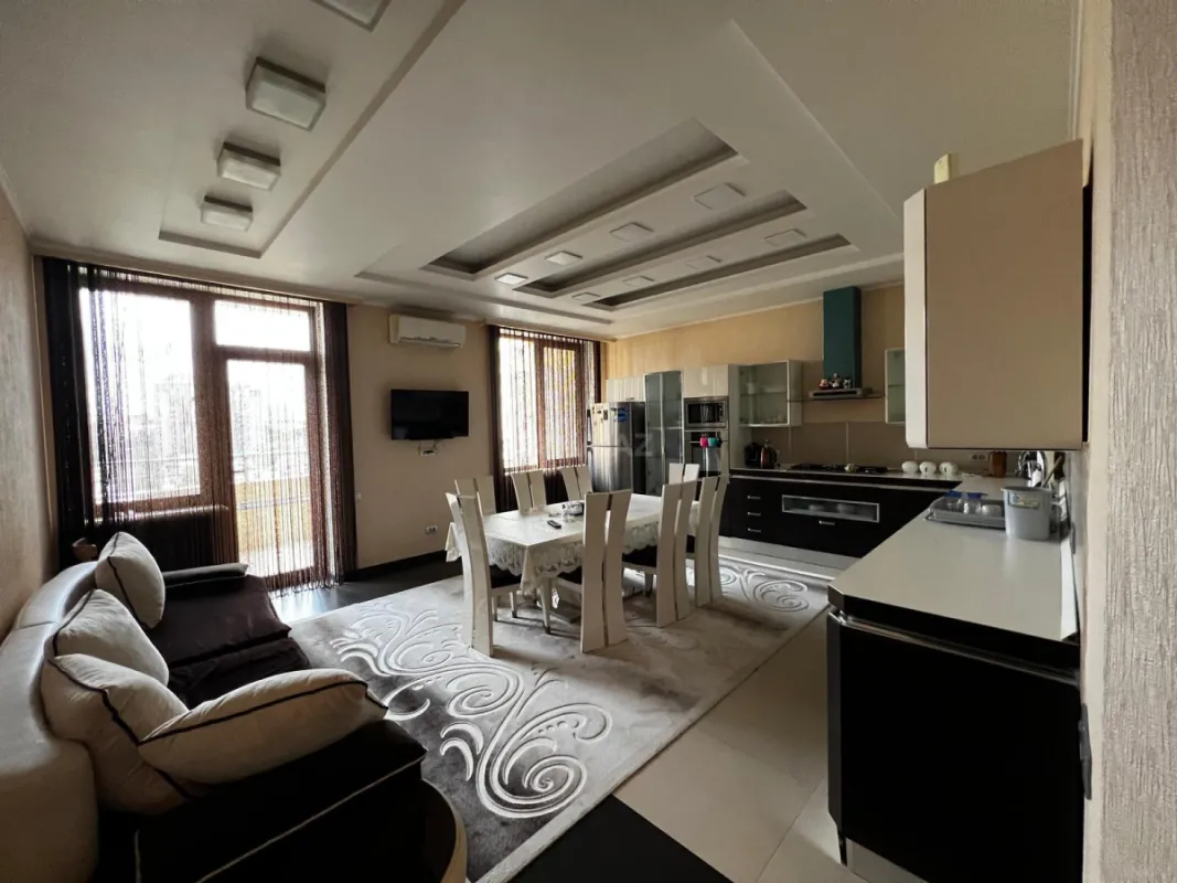 Satılır 4 otaqlı mənzil 224 m²