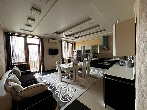 Satılır 4 otaqlı mənzil 224 m²