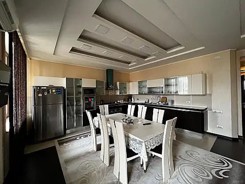 Satılır 4 otaqlı mənzil 224 m²