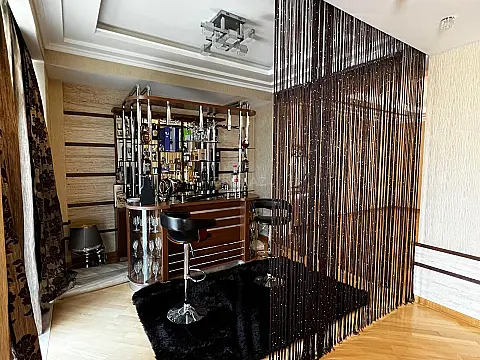 Satılır 4 otaqlı mənzil 224 m²